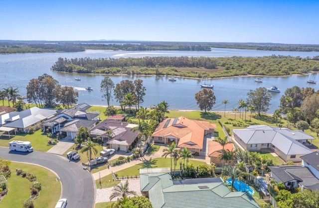 Waterside Escape - Your perfect holiday retreat in the beautiful town of Yamba.