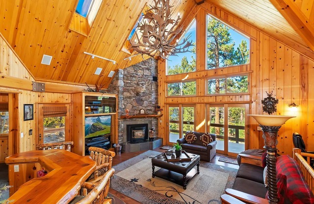 Waterview Retreat: Luxury in Boulder Bay! EV Charger! Hot Tub! Lake Views! Pool Table! Theater! Air Hockey!