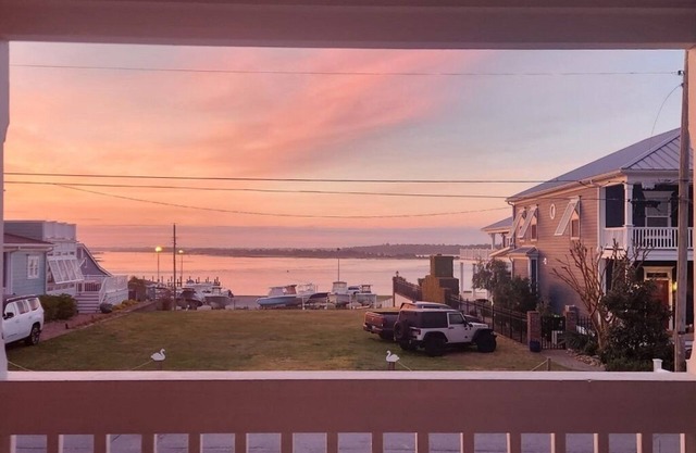 Waterview Swansboro Pelican #1. One block from everything! Cozy 1 Bdrm/1Bth.