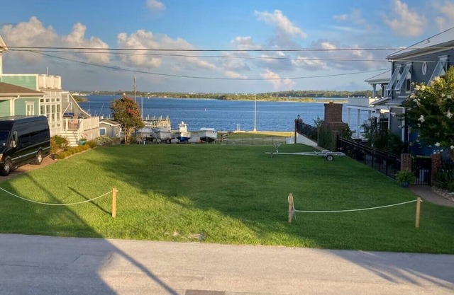 Waterview Swansboro Sandpiper #2. One block from everything! Cozy 1 Bdrm/1Bth.