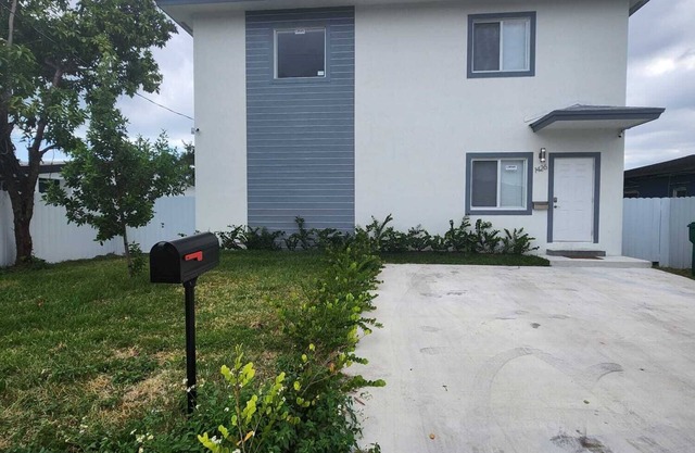 We are located in the heart of Miami, 10 min away from Downtown, Beaches, M.I.A