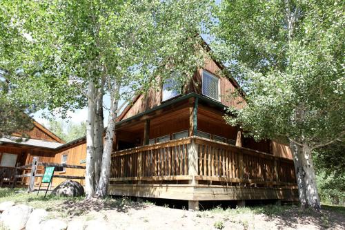 Weekend Getaway for Outdoor Recreation near San Isabel Forest in Colorado