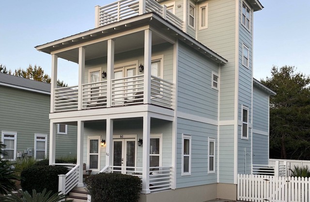 Weekly Discount! Private Heated Pool! Easy Walk to Beach! Close to Seaside!