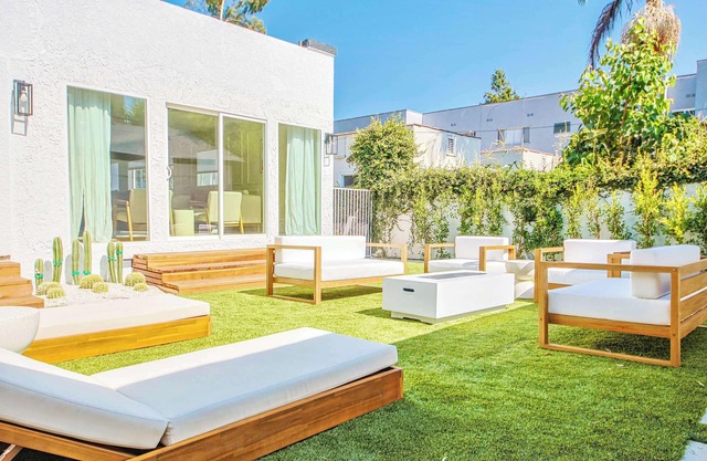 WEHO 12 Pax Charming house with Outdoor Oasis