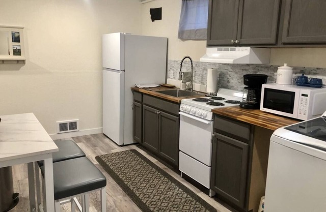Welcome to Big Sky 3 - Midtown Guest Suite