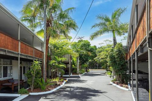 Welcome to Coconut Palms Unit 7