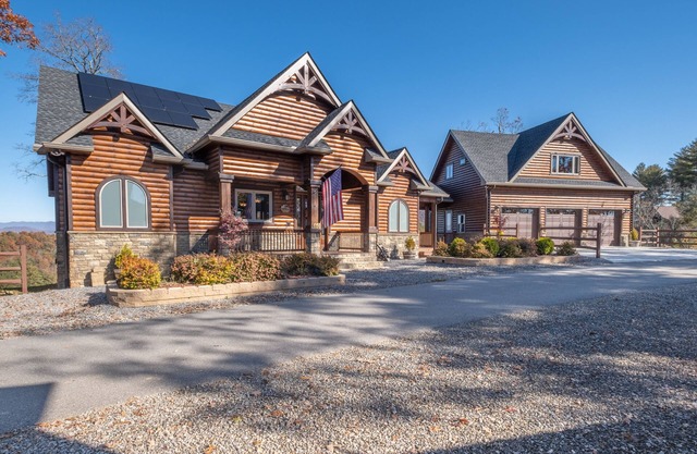 Welcome to Crisp Mountain Lodge!