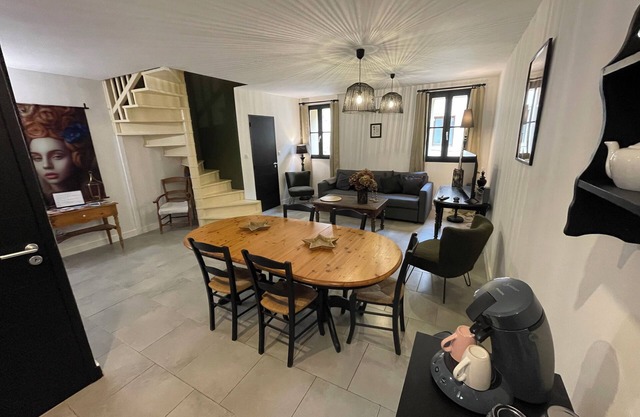 Welcome to Le Trois Six Very nice air-conditioned duplex