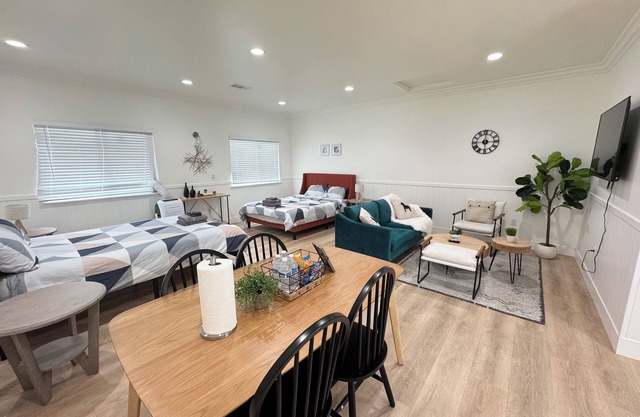 Welcome to Our Cozy Masterbedroom near Disneyland
