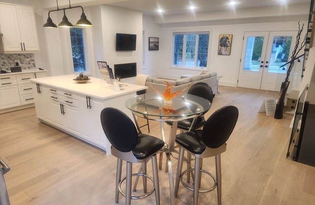 Welcome to our luxurious villa in the heart of downtown Newmarket!