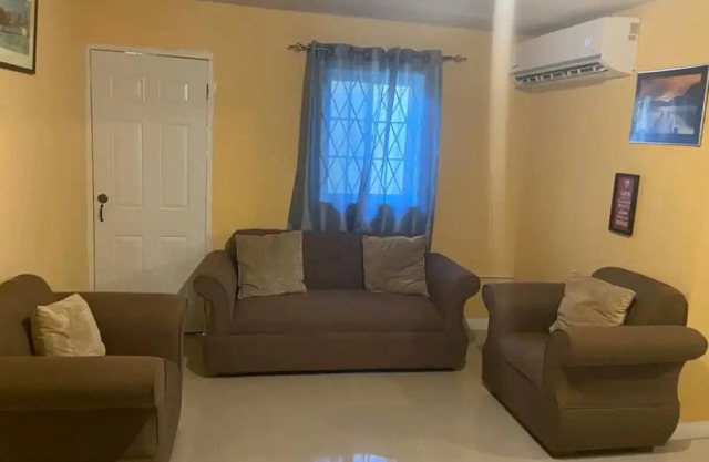 Welcome to our villa, enjoy the local vibes, AC, WIFI, hot water, cable.n