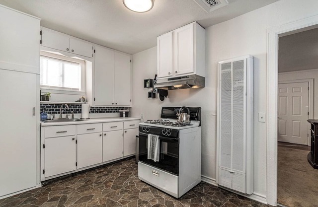 Welcome to Sterling Suite! Cozy 1-bedroom home just 5 min from anything in town!