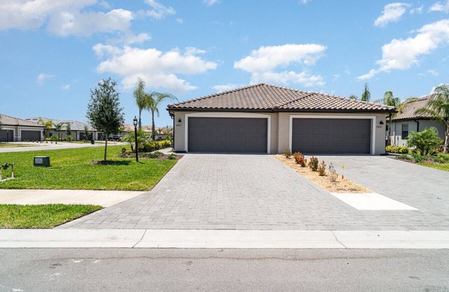 Welcome to Your Dream Condo in Lorraine Lakes – Lakewood Ranch, FL!