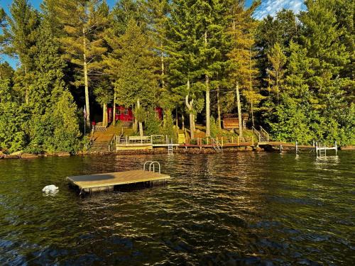 Well-appointed Adirondack cabin directly on 9-mile lake