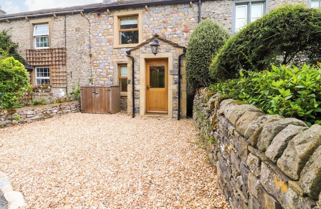 WELLY BOB COTTAGE, pet friendly, luxury holiday cottage in Airton