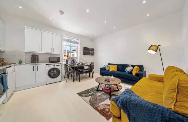 Wembley stadium 2 Bedroom Luxury Apartment FREE PARKING & Sleeps 6