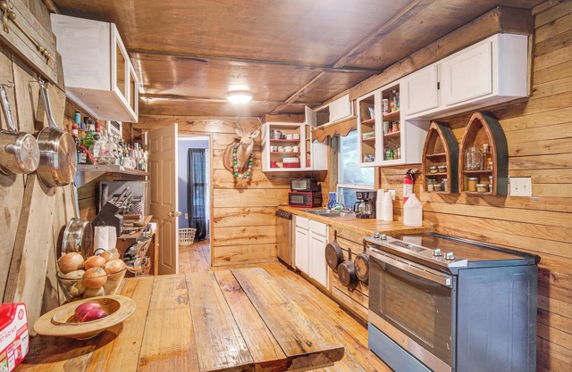 Wesson Cabin w/ Private Beach, Fishing & Hiking!
