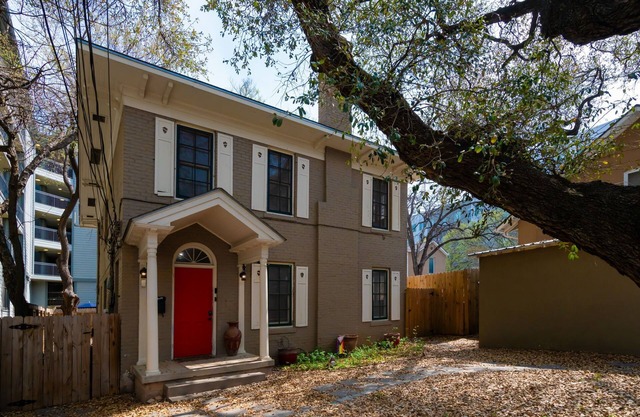West Campus Duo – 2 Private Homes Close to UT! Pet Friendly, Walk to Dining