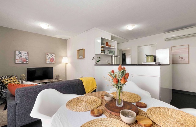 West End City 2BR Stay near UniSA