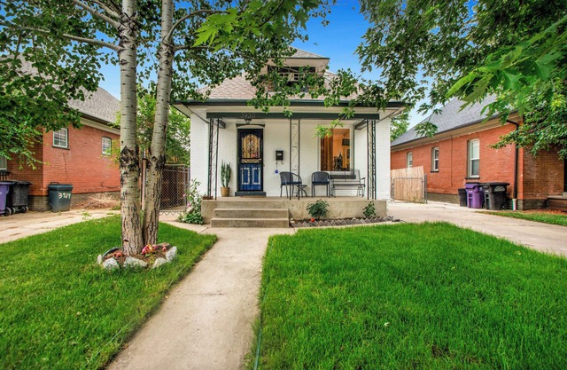 West Highlands Charmer- a 2-bedroom bungalow in walkable N Denver!