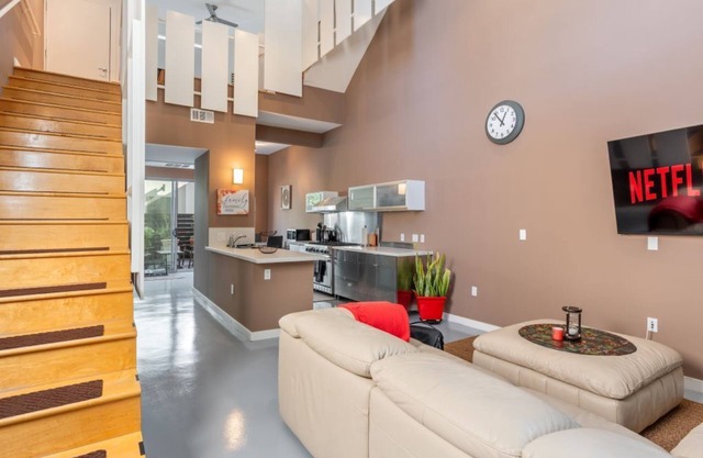 West Hollywood Townhouse Loft with Secure Parking