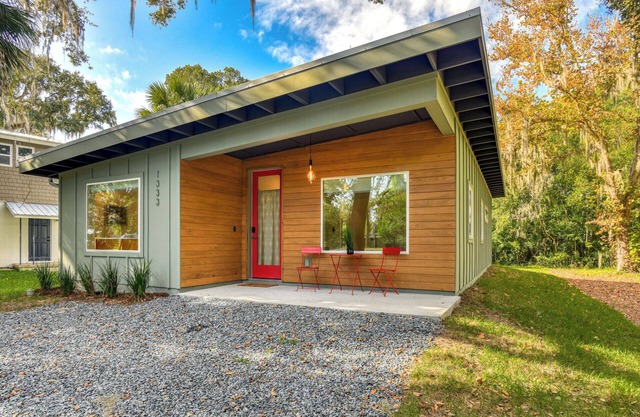 West King beautiful home. 3 Bedrooms, 2 baths, outdoor firepit