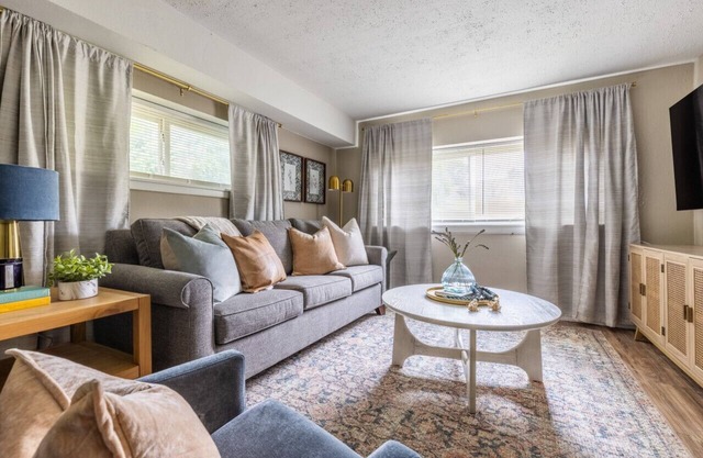 Westlake Stylish Apartment