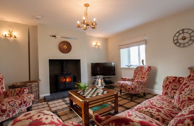 WESTMAINS FARM, family friendly, luxury holiday cottage in Longtown