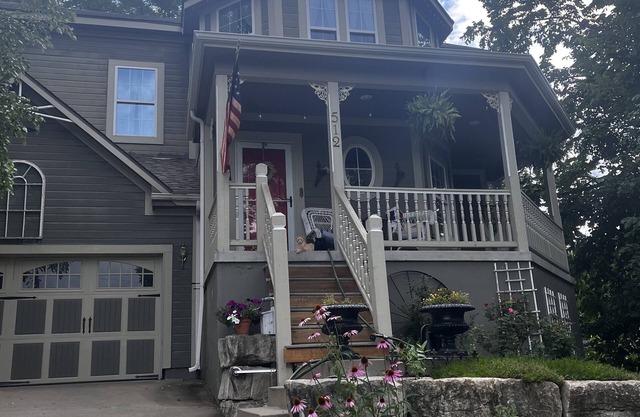 Weston Home perfectly located. Walk from the house and explore town!