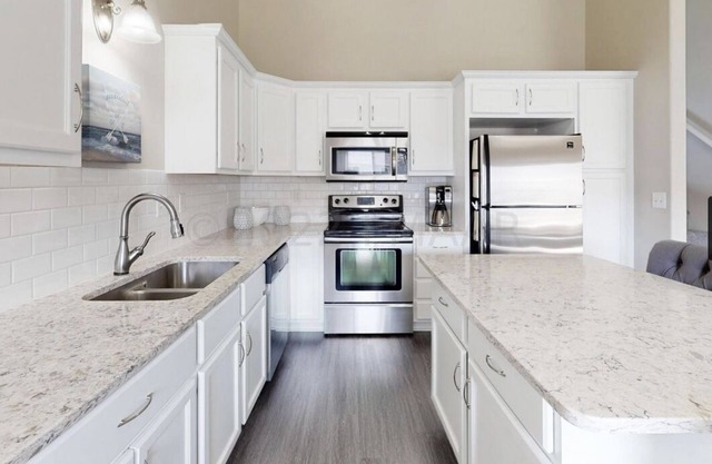 WF10 NEW listing: Close to EVERYTHING and cute!