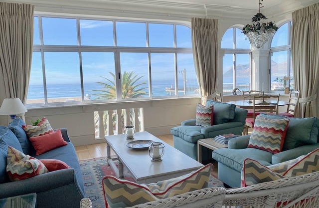 Whalehaven: Kalk Bay apt, spectacular sea and harbour views