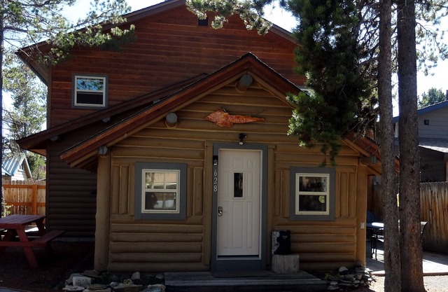 WHISKEY SPRINGS CABINS #1nCozy and delightful, in town convenience