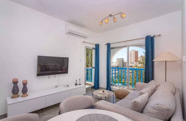 White Arches Sea View Apt No.2