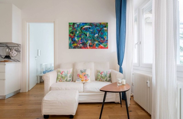 White Candle, Elegant Flat Close to Gemelli and City Center