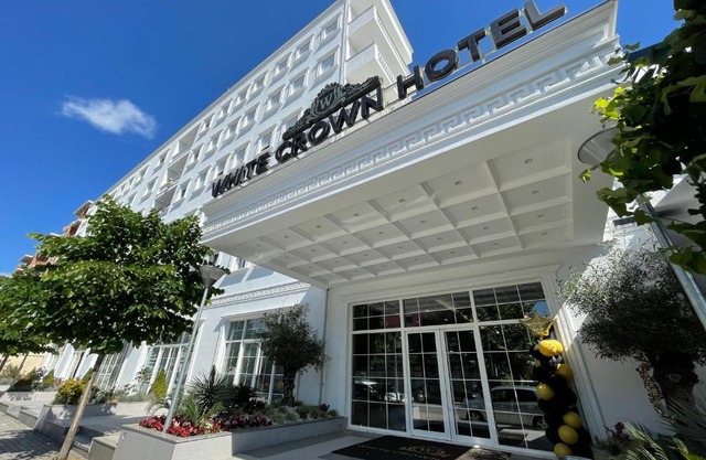 WHITE CROWN HOTEL