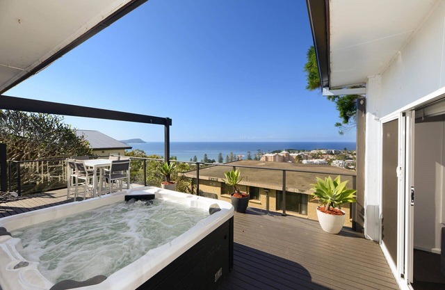 White House Terrigal LOCATION pool spa beach