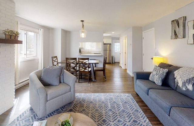 White Mountains townhome walk to Pemi River and downtown, 1 mile to Lincoln!