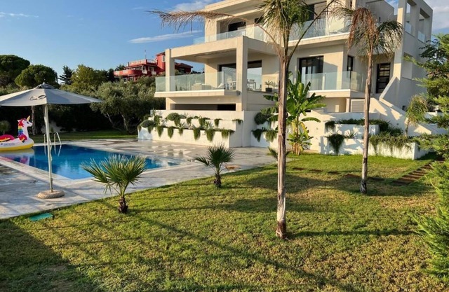 WHITE VILLA