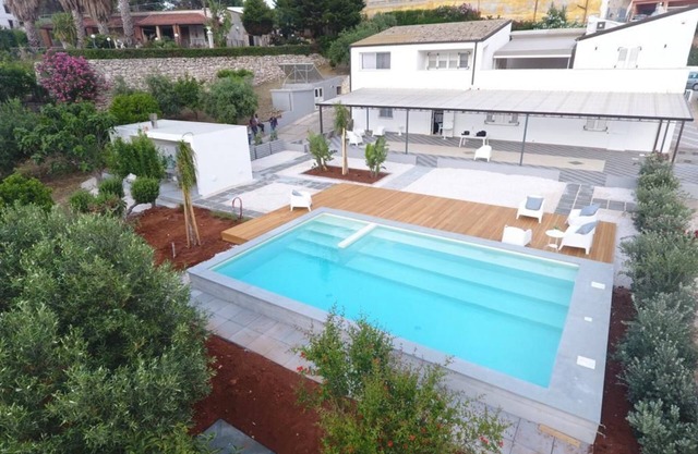 WHITE VILLA sleeps up to 23 people IDEAL FOR FAMILIES AND FRIENDS