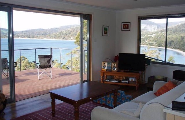 Whitebeach Holiday House