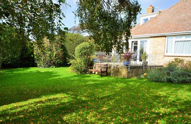 Whitestones - a bungalow that sleeps 7 guests in 3 bedrooms