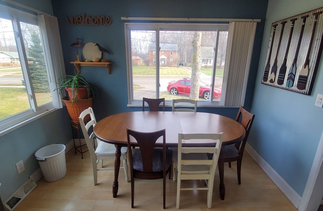 Whole 3 Bedroom Home Near Lake, Airport, and Cle