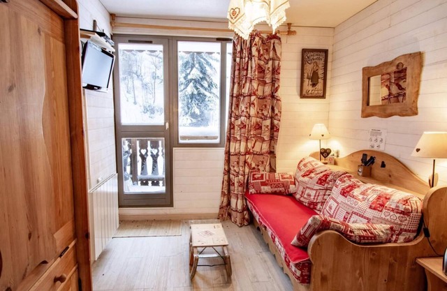 Wifi, 70m from ski slopes, 1st floor, view mountain, balcony, tv, ski locker, 19m², Valfréjus