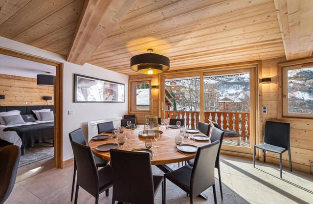 Wifi, ski-in/ski-out & foot of the slopes, 3rd floor, balcony, fireplace or stove, parking, tv