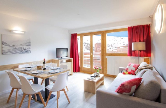 Wifi, ski-in/ski-out & foot of the slopes, fitness, tv, ski locker, 120-127m², La Plagne
