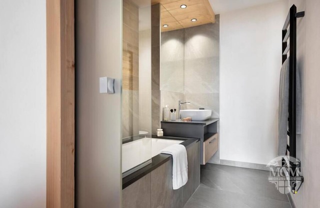 Wifi, ski-in/ski-out & foot of the slopes, view ski slopes, swimming pool, sauna, hammam, balcony