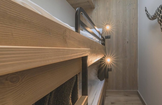 Wifi, swimming pool, sauna, hammam, terrace, balcony, parking, tv, ski locker, 77m², Megève