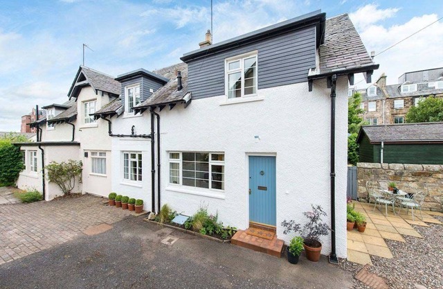 Willow Cottage, North Street - a cottage that sleeps 4 guests in 2 bedrooms