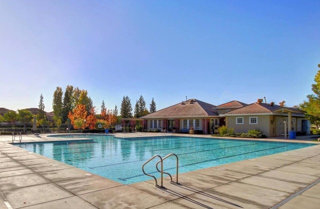 WIND HOUSE Luxury Next to Downtown OldTown Airport SleepTrain Arena Pool Sauna