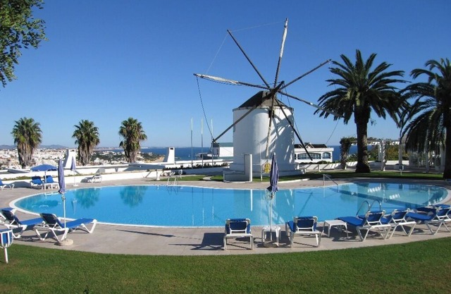 Windmill Hill 2 bedroom, pool view, A/C and Wi-Fi